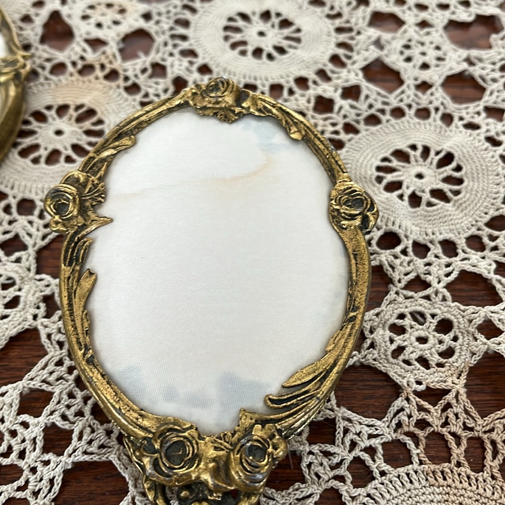 Vintage mirror, brush, comb set - Picture 16 of 16